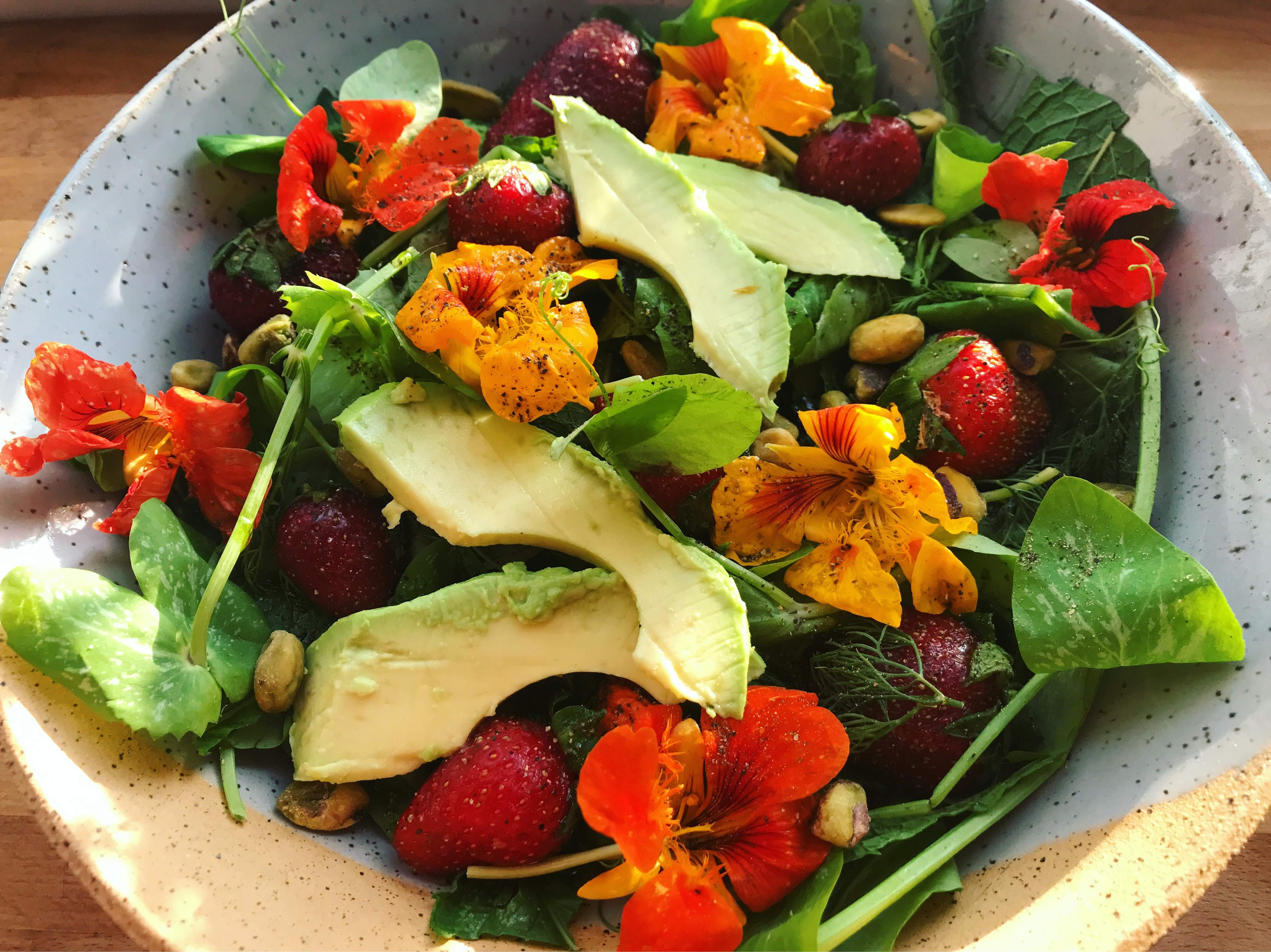 Summery Strawberry Salad | lawandlentils